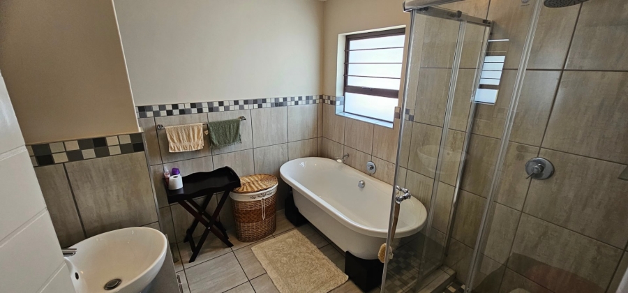 3 Bedroom Property for Sale in Ngwenya River Estate North West